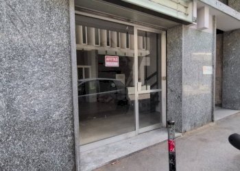 Ingresso - Negozio via Trottechien, 35B, Aosta - foto 2