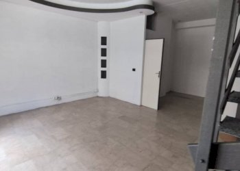 Interno non residenziale - Negozio via Trottechien, 35B, Aosta - foto 4