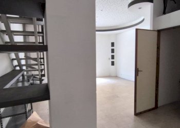 Interno non residenziale - Negozio via Trottechien, 35B, Aosta - foto 7