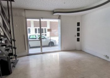 Interno non residenziale - Negozio via Trottechien, 35B, Aosta - foto 8