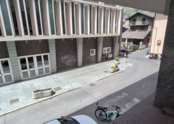 Cortile interno - Negozio via Trottechien, 35B, Aosta - foto 12