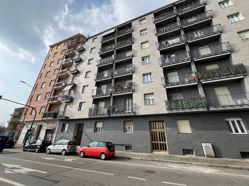 Facciata - Appartamento via Arbe, 24, Torino (zona Santa Rita) - foto 2