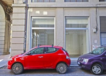 Facciata - Shop via Ugo Bassi, 6/i, Bologna (neighborhood Centro Storico) - photo 2
