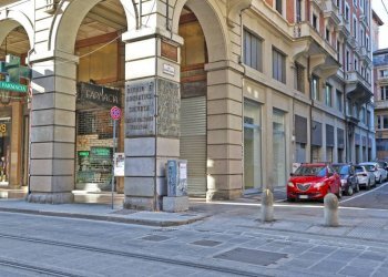 Zona - Negozio via Ugo Bassi, 6/i, Bologna (zona Centro Storico) - foto 4