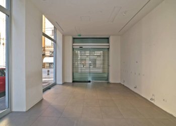 Interno non residenziale - Negozio via Ugo Bassi, 6/i, Bologna (zona Centro Storico) - foto 9