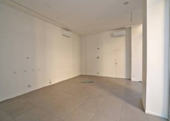 Interno non residenziale - Negozio via Ugo Bassi, 6/i, Bologna (zona Centro Storico) - foto 11