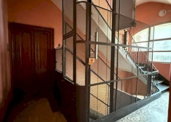 Interno palazzo - Three-room apartment corso Giulio Cesare, 23, Torino (neighborhood Aurora) - photo 3