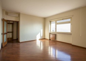 Camera da letto - Apartment strada Castiglione Alto, 19, Castiglione Torinese - photo 33