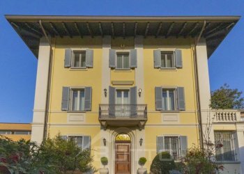 Facciata - Villa piazza CACCIAMI 11, Grignasco - foto 1