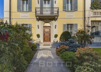 Facciata - Villa piazza CACCIAMI 11, Grignasco - foto 4