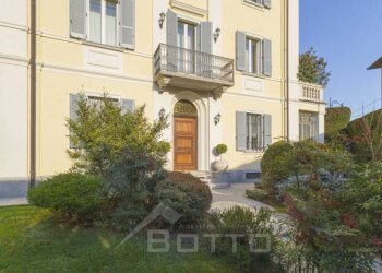 Facciata - Villa piazza CACCIAMI 11, Grignasco - foto 5