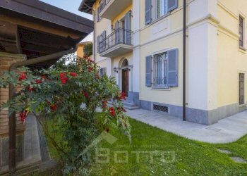 Facciata - Villa piazza CACCIAMI 11, Grignasco - foto 9