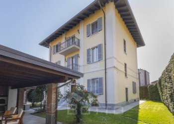 Facciata - Villa piazza CACCIAMI 11, Grignasco - foto 12