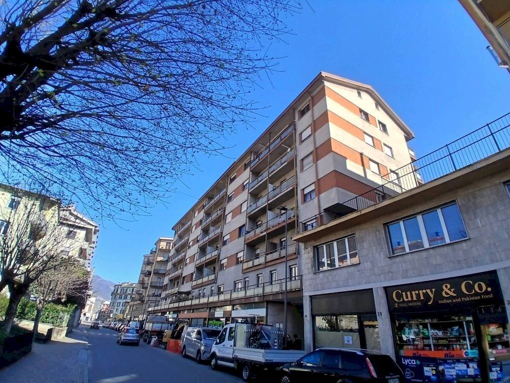 Facciata - Appartamento via Giuseppe Mazzini, 25, Sondrio - foto 1