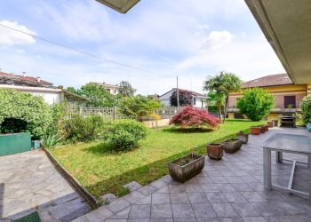 Giardino - Villa via Don Cosma Zonca, 11, Besana in Brianza - foto 2