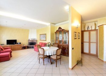 Salone - Villa via Don Cosma Zonca, 11, Besana in Brianza - foto 11
