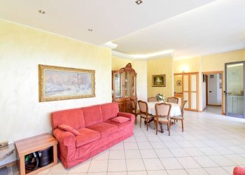 Salone - Villa via Don Cosma Zonca, 11, Besana in Brianza - foto 12