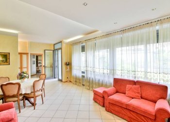 Salone - Villa via Don Cosma Zonca, 11, Besana in Brianza - foto 13