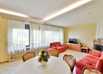 Salone - Villa via Don Cosma Zonca, 11, Besana in Brianza - foto 15