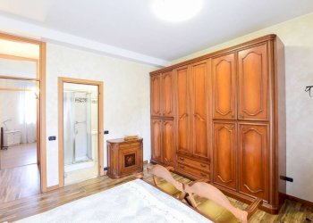 Camera da letto - Villa via Don Cosma Zonca, 11, Besana in Brianza - foto 29