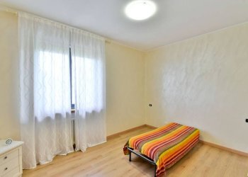 Camera da letto - Villa via Don Cosma Zonca, 11, Besana in Brianza - foto 32