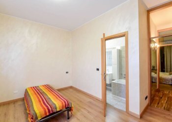 Camera da letto - Villa via Don Cosma Zonca, 11, Besana in Brianza - foto 33