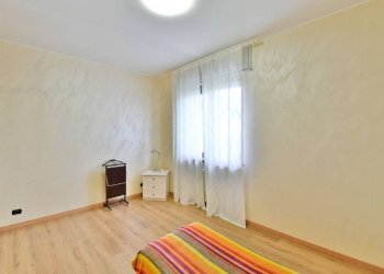 Camera da letto - Villa via Don Cosma Zonca, 11, Besana in Brianza - foto 34