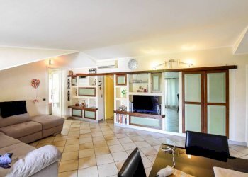 Salone - Villa via Don Cosma Zonca, 11, Besana in Brianza - foto 42