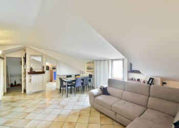 Salone - Villa via Don Cosma Zonca, 11, Besana in Brianza - foto 44