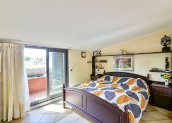 Camera da letto - Villa via Don Cosma Zonca, 11, Besana in Brianza - foto 45