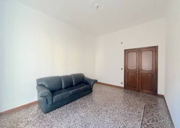 Camera da letto - Four-room apartment via Lorenzo Pareto, 5, Genova (neighborhood Foce) - photo 8