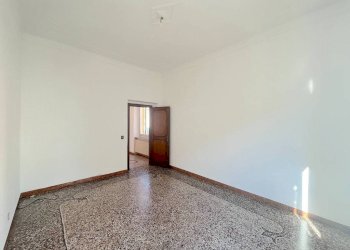 Camera da letto - Four-room apartment via Lorenzo Pareto, 5, Genova (neighborhood Foce) - photo 12