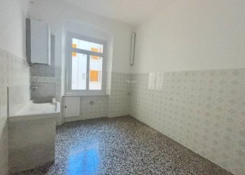 Cucina - Four-room apartment via Lorenzo Pareto, 5, Genova (neighborhood Foce) - photo 14