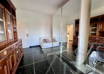 Camera da letto - Appartamento via Sant'Alberto, 37A, Genova (zona Sestri Ponente) - foto 15