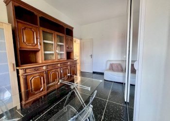 Camera da letto - Appartamento via Sant'Alberto, 37A, Genova (zona Sestri Ponente) - foto 16