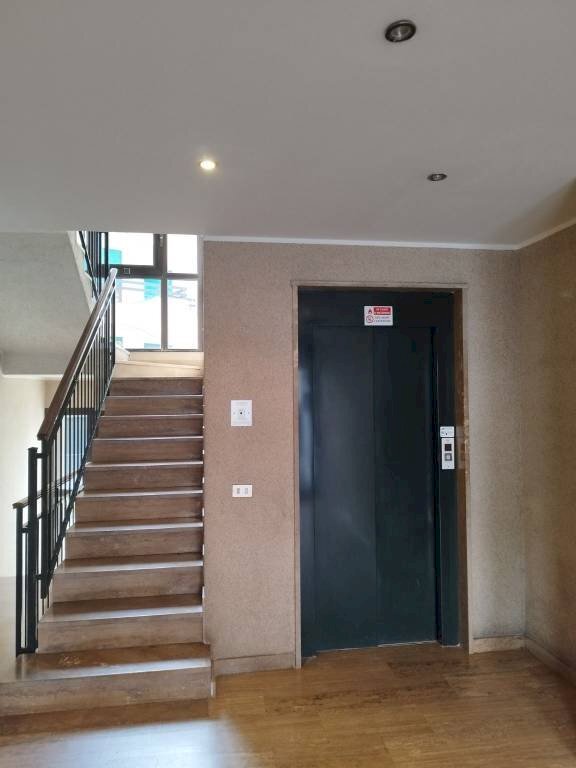 Ascensori - Ufficio via Giulio Giordani, 7, Varese (zona Masnago) - foto 3