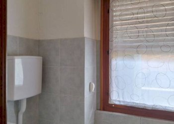 Bagno - Ufficio via Giulio Giordani, 7, Varese (zona Masnago) - foto 15