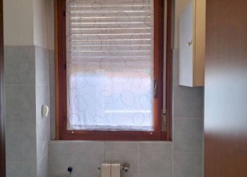 Bagno - Ufficio via Giulio Giordani, 7, Varese (zona Masnago) - foto 16