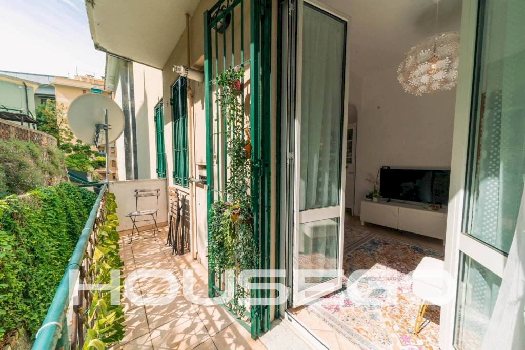 Balcone - Appartamento via Giovanni Daneo, 115C, Genova (zona Marassi) - foto 1