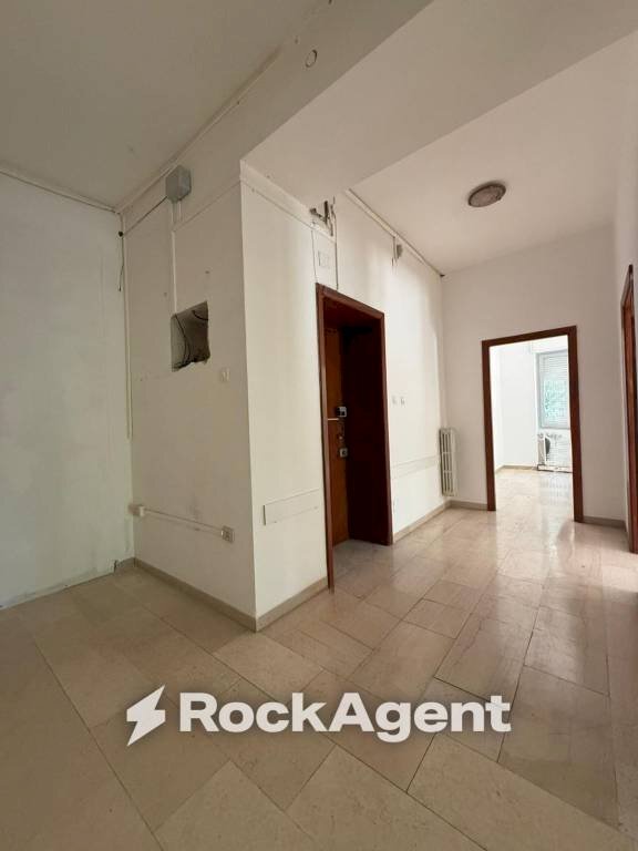 Corridoio - Appartamento viale Adua, 42, Sassari - foto 3
