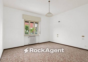 Camera da letto - Three-room apartment via Quarenghi, 30, Grassobbio - photo 12