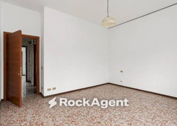 Camera da letto - Three-room apartment via Quarenghi, 30, Grassobbio - photo 16