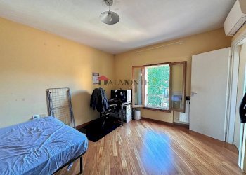 Camera da letto - Appartamento via di Corticella, 58, Bologna (zona Bolognina) - foto 3