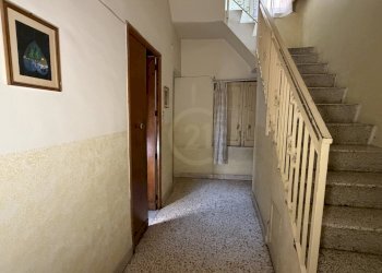 Scala ingresso - Apartment Via Fiume 20, Paternò - photo 25