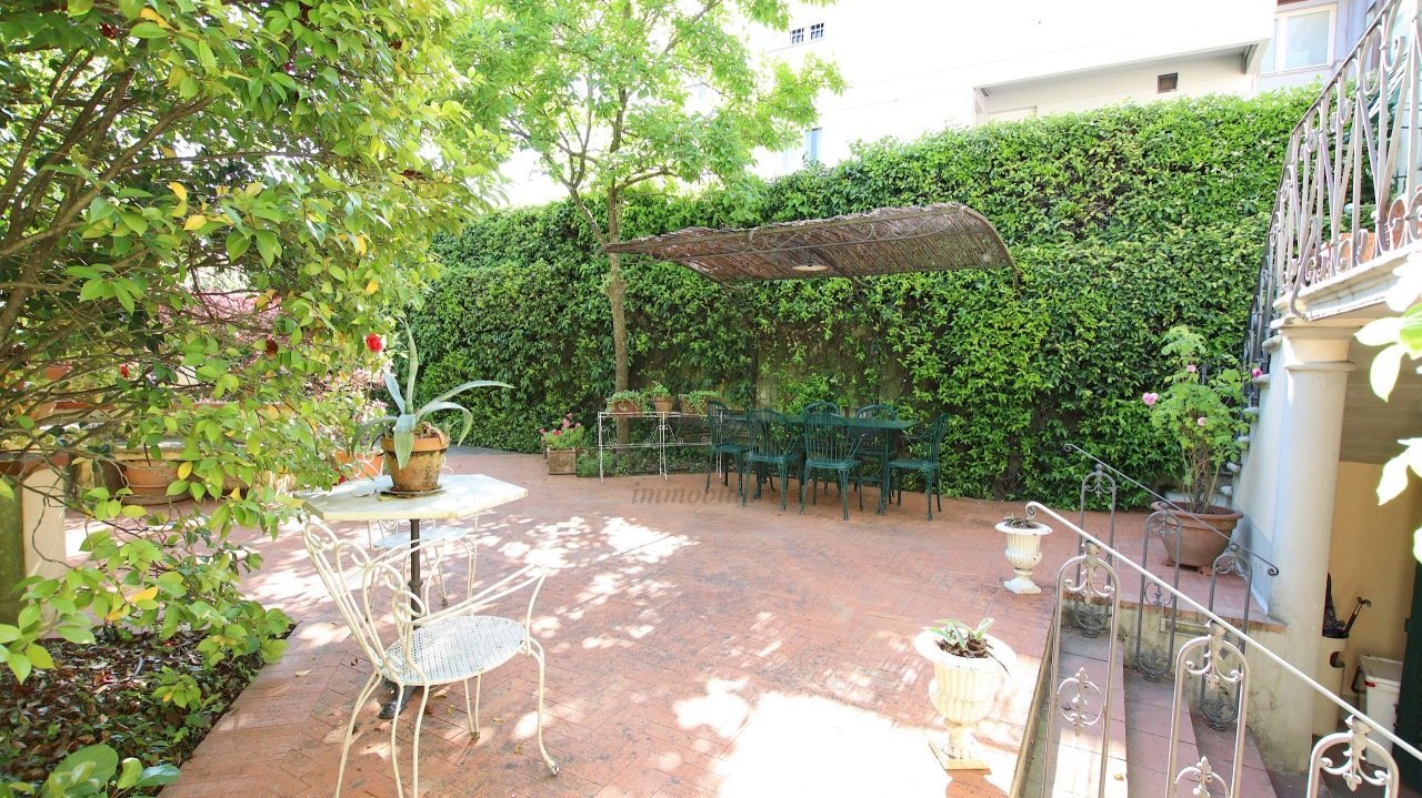 vendesi villa con terrazzo e giardino luccaIMG_961 - Villa Via Borgo Giannotti 120, Lucca - foto 3