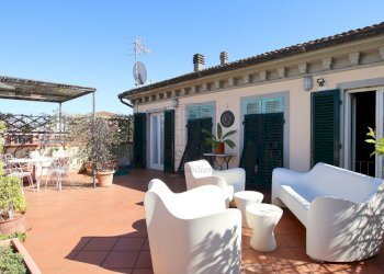 vendesi villa con terrazza giardino e garage doppi - Villa Via Borgo Giannotti 120, Lucca - foto 20