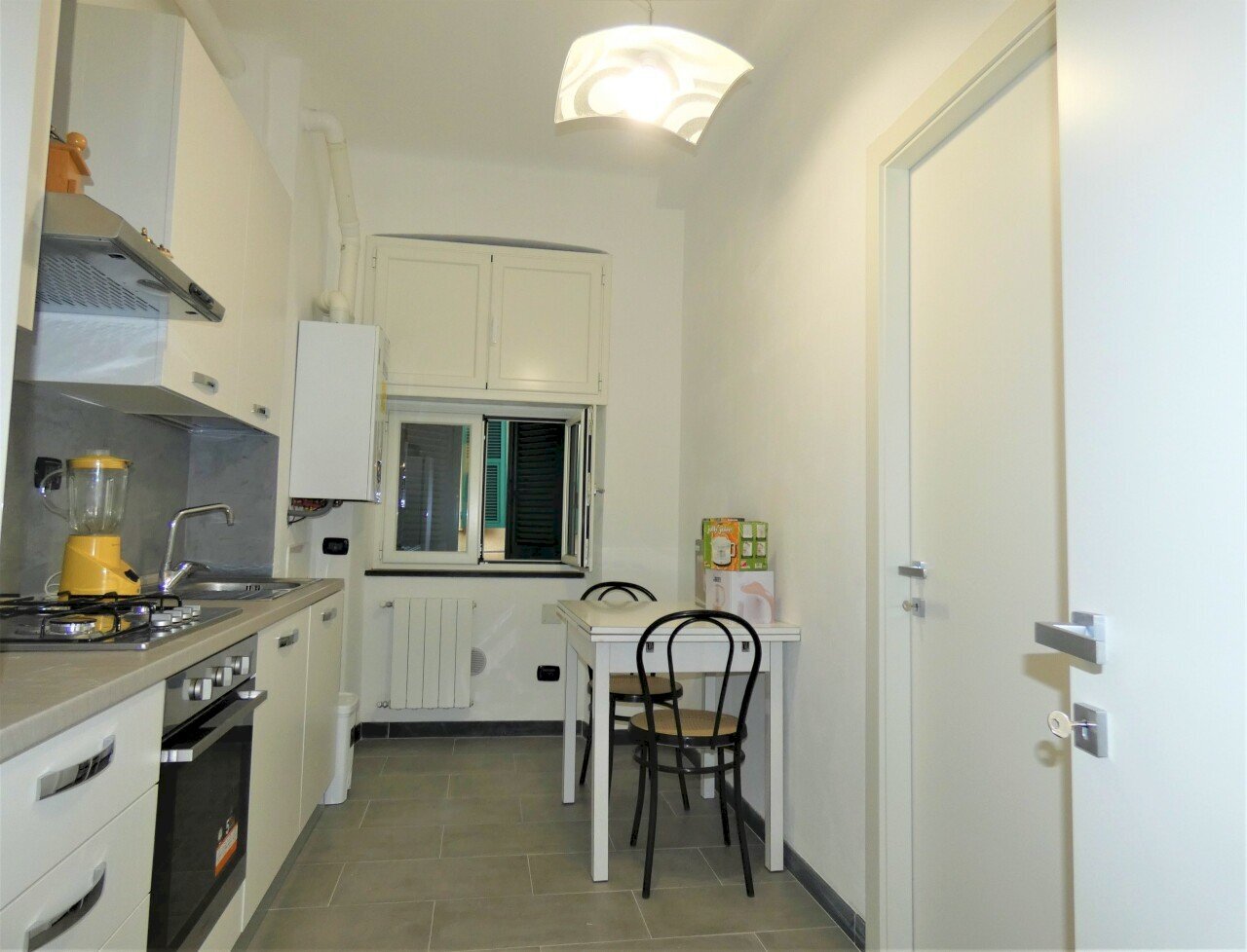 cucina - Appartamento Vico Chiuso Caffa, Genova (zona Foce) - foto 3