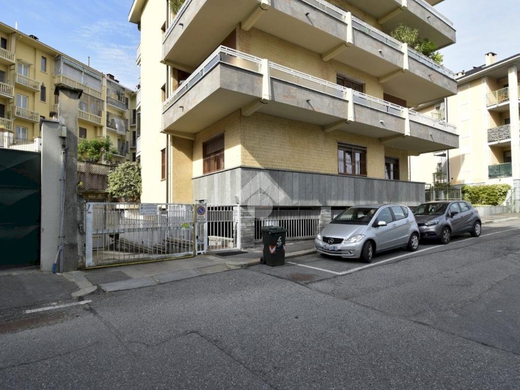 Parking space Via Chiaro Davanzati, Torino (neighborhood Borgo Po) - photo 1