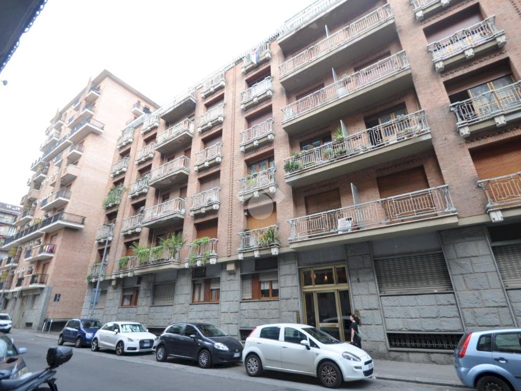 One-room apartment Via Tommaso Grossi, Torino (neighborhood San Salvario) - photo 2
