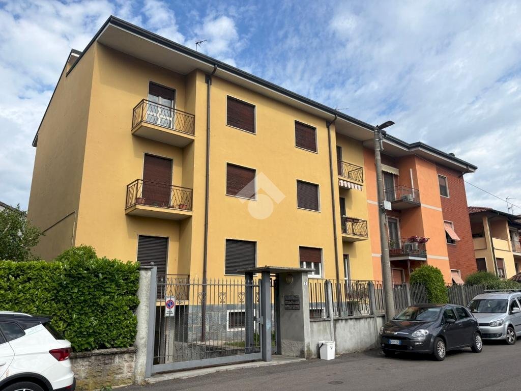 Three-room apartment Piazza 1° Maggio, Corbetta - photo 1